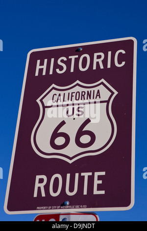 Detailansicht der historischen Route 66 Zeichen, Victorville, Kalifornien, Vereinigte Staaten von Amerika Stockfoto