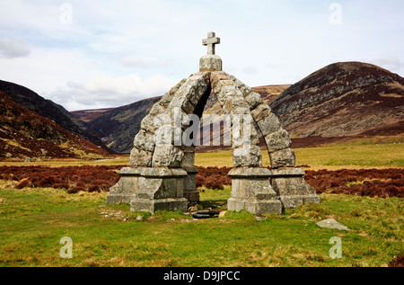 Ein Blick auf die Königin gut in Glen Mark, Angus, Schottland, Großbritannien. Stockfoto