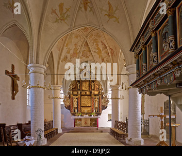 Chor mit Altar der St.-Urban-Kirche in Dorum, Wursten, Landkreis Cuxhaven, Niedersachsen, Deutschland Stockfoto