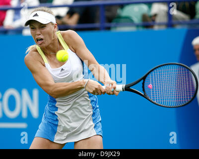 Eastbourne, Vereinigtes Königreich. 20. Juni 2013. Caroline Wozniacki(DEN) besiegt Ekaterina Makarova(RUS) mit einem Score 6-0, 4-6, 6-3 in Devonshire Park Credit: Action Plus Sport/Alamy Live News Stockfoto