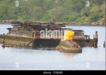 Das yellow Submarine von Coney Island Creek, Brooklyn, wurde im Jahr 1970 ins Leben gerufen. Später, es sank und ein lokales Wahrzeichen geworden. Stockfoto