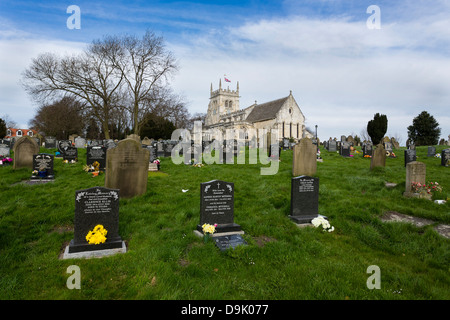 Die Pfarrei Kirche aller Heiligen Sherburn in Elmet. Die Kirche stammt aus dem 1120 und wurde auf dem Gelände einer angelsächsischen Kirche gebaut Stockfoto