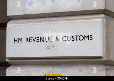 Name der Platte / Schild am Eingang des HM Revenue and Customs Office, Whitehall, Westminster, London, UK Stockfoto