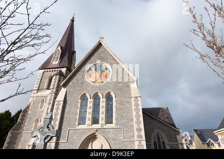 Kirchenaustritte in das Zentrum von Kenmare in der Republik Irland. Stockfoto