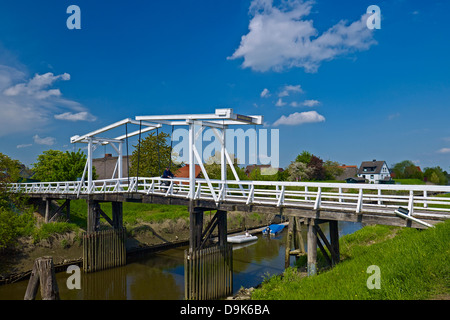 Hogendiek-Brücke in Steinkirchen, Altes Land, Landkreis Stade, Niedersachsen, Deutschland Stockfoto