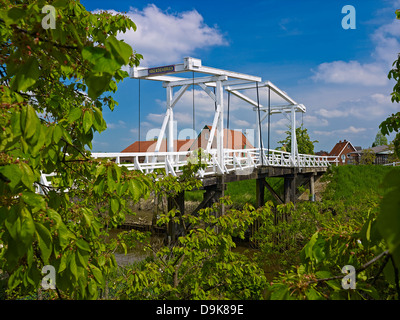 Hogendiek-Brücke in Steinkirchen, Altes Land, Landkreis Stade, Niedersachsen, Deutschland Stockfoto