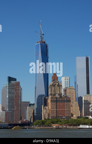 Das World Trade Center Baukasten vor einem strahlend blauen Himmel am 27. Mai 2013 in New York, NY, USA. Stockfoto