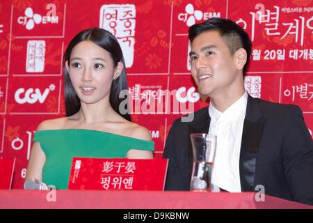 Eddie Peng und Bai Baihe besuchten Abschlussfeier der chinesische Film Festival in Seoul, Südkorea am Donnerstag, 20. Juni 2013. Stockfoto