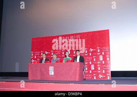 Eddie Peng und Bai Baihe besuchten Abschlussfeier der chinesische Film Festival in Seoul, Südkorea am Donnerstag, 20. Juni 2013. Stockfoto