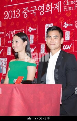 Eddie Peng und Bai Baihe besuchten Abschlussfeier der chinesische Film Festival in Seoul, Südkorea am Donnerstag, 20. Juni 2013. Stockfoto