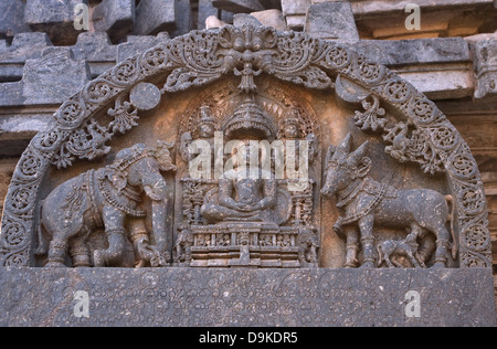Asien, Indien, Karnataka, Sravanabelagola, Akkana Basadi Stein schnitzen Stockfoto