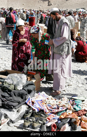 Grenzüberschreitenden Markt in der Nähe von Ishkashim an der Grenze zwischen Tadschikistan und Afghanistan Stockfoto