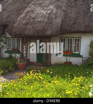 Ein Reetdach-Ferienhaus in Adare, zum schönsten Dorf in Irland Stockfoto