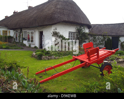 Ein Reetdach-Ferienhaus in Adare, schönste Dorf in Irland, County Limerick, Irland Stockfoto