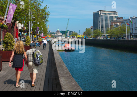 Riverside Liffey Ansichten entlang Bachelor Walk Street Dublin Irland Mitteleuropa Stockfoto