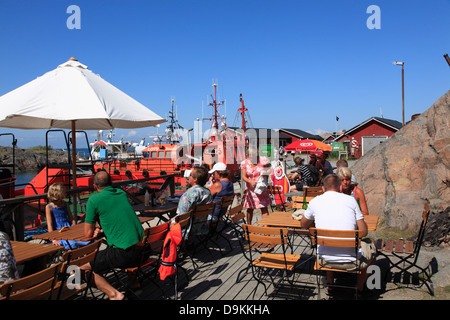 Cafe, Hafen der Insel Landsort (Oeja), Stockholmer Schären, Ostsee, Schweden, Skandinavien Stockfoto