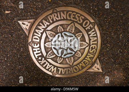 Die Diana Princess of Wales Memorial Walk Plaque, London, Großbritannien. Stockfoto