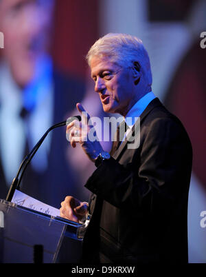 Die schottischen Business Awards an der EICC Edinburgh.  Abgebildete Keynote Speaker Ex-Präsident der USA Bill Clinton auf der Bühne. Stockfoto