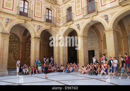 Schüler im Kloster Montserrat in der Nähe von Barcelona Spanien Stockfoto