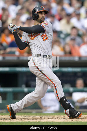 17. Juni 2013 - Detroit, Michigan, Vereinigte Staaten von Amerika - 17. Juni 2013: Baltimore Orioles Outfielder Nick Markakis (21) an bat bei MLB Spielaktion zwischen den Baltimore Orioles und die Detroit Tigers im Comerica Park in Detroit, Michigan. Die Tiger besiegte die Orioles 5-1. Stockfoto