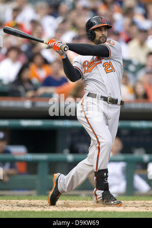 17. Juni 2013 - Detroit, Michigan, Vereinigte Staaten von Amerika - 17. Juni 2013: Baltimore Orioles Outfielder Nick Markakis (21) an bat bei MLB Spielaktion zwischen den Baltimore Orioles und die Detroit Tigers im Comerica Park in Detroit, Michigan. Die Tiger besiegte die Orioles 5-1. Stockfoto