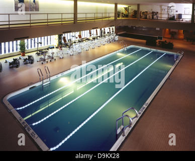Hallenbad und Fitness-Center Stockfoto