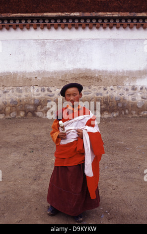 Buddhistische Anfänger in Labuleng Si oder Labrang Kloster, eines der sechs großen Klöster der Gelug Schule des tibetischen Buddhismus liegt am Fuße des Berges Phoenix nordwestlich von Xiahe County in Gannan tibetischen Nationalität autonomen Präfektur, Provinz Gansu, China Stockfoto