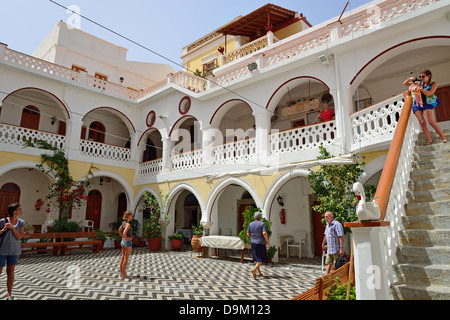 Hof des Klosters St. Michael Panormitis, Symi (Simi), Rhodos (Rodos) Region, Dodekanes, südliche Ägäis, Griechenland Stockfoto