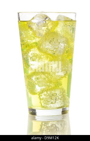 Green Energy trinken Soda vor dem Hintergrund Stockfoto