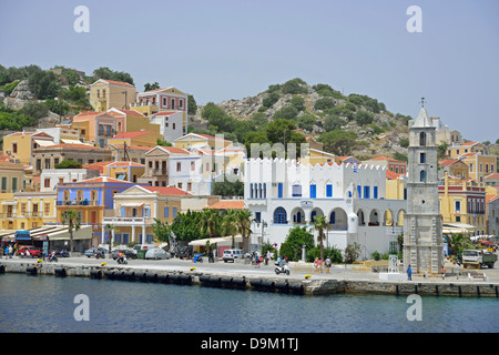 Waterfront, Symi (Simi), Rhodos (Rodos) Region, die Dodekanes, Region südliche Ägäis, Griechenland Stockfoto