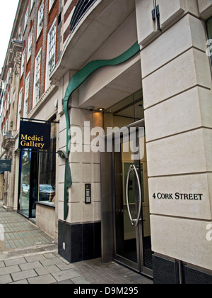 Blick auf Cork Street, einer der berühmtesten Straßen für Kunstgalerien in London derzeit unter Androhung von Entwicklern Stockfoto