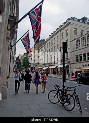 Ansicht der Bond Street, einer exklusiven Einkaufsstraße im Londoner West End, die Nord-Süd verläuft zwischen Oxford Street und Piccadilly Stockfoto