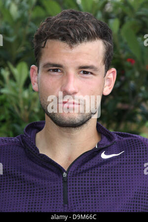 Buckinghamshire, Großbritannien. 21. Juni 2013.  Grigor Dimitrov bei The Boodles Tennis Challenge statt bei Stoke Park, Buckinghamshire, UK - 21. Juni 2013 Foto von Keith Mayhew/Alamy Live News Stockfoto