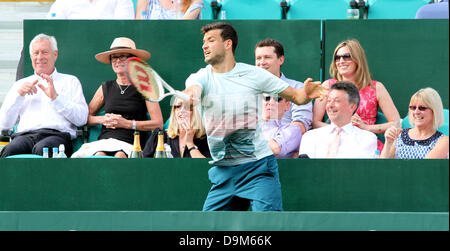 Buckinghamshire, Großbritannien. 21. Juni 2013.  Grigor Dmitrov (Bulgarien) spielt Jerzy Janowicz (Polen) bei The Boodles Tennis Challenge statt bei Stoke Park, Buckinghamshire, UK - 21. Juni 2013 Foto von Keith Mayhew/Alamy Live News Stockfoto