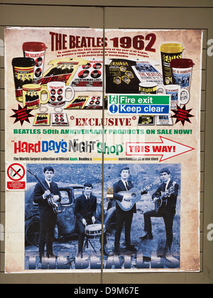 Beatles-Plakat aus dem harten Tage Night Shopping in Liverpool UK Stockfoto