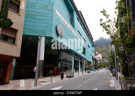 Illa auf Avenue Carlemany Einkaufszentrum in Andorra la Vella andorra Stockfoto