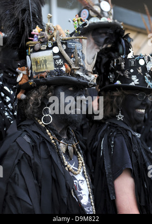 Mitglieder der Hunters Moon Morris Tänzer aus Eastbourne East Sussex UK Stockfoto