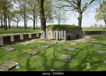 Bunker bei Langemark Deutscher Soldatenfriedhof zum Gedenken an WWI Stockfoto