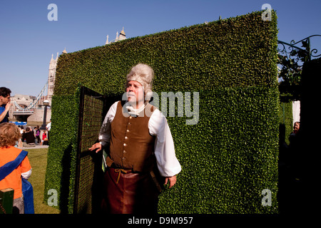 Thames Festival 2009, Töpfer Feld Park. Geschickte Täuschung Theater ein historisches Drama in einem geheimen Garten durchführen. Stockfoto