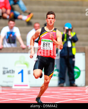 Dublin, Irland. 22. Juni 2013. Seppe Thijs (BEL) bricht um die letzte Ecke in der 400m-Herren bei den Europameisterschaften Team 1. Liga vom Morton Stadium, Santry. Bildnachweis: Aktion Plus Sport/Alamy Live-Nachrichten Stockfoto