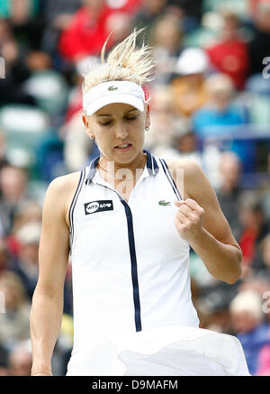 Eastbourne, Vereinigtes Königreich. 22. Juni 2013.  Elena Vesnina(RUS) besiegt Jamie Hampton(USA) im Frauen-Einzel-Finale mit einem Score 6-2, 6-1 in Devonshire Park Credit: Action Plus Sport/Alamy Live News Stockfoto