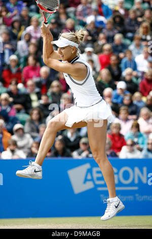 Eastbourne, Vereinigtes Königreich. 22. Juni 2013.  Elena Vesnina(RUS) besiegt Jamie Hampton(USA) im Frauen-Einzel-Finale mit einem Score 6-2, 6-1 in Devonshire Park Credit: Action Plus Sport/Alamy Live News Stockfoto