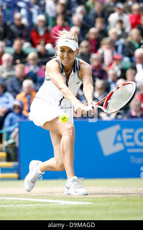 Eastbourne, Vereinigtes Königreich. 22. Juni 2013.  Elena Vesnina(RUS) besiegt Jamie Hampton(USA) im Frauen-Einzel-Finale mit einem Score 6-2, 6-1 in Devonshire Park Credit: Action Plus Sport/Alamy Live News Stockfoto