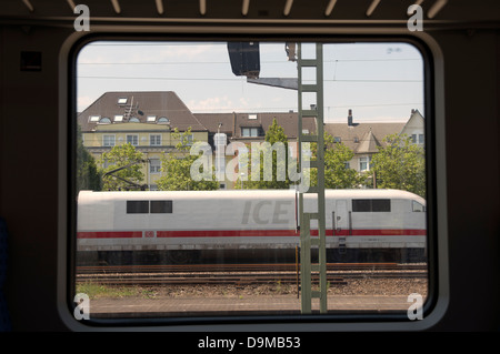 ICE (Intercity Express) Passagierzug, Solingen, Germany. Stockfoto