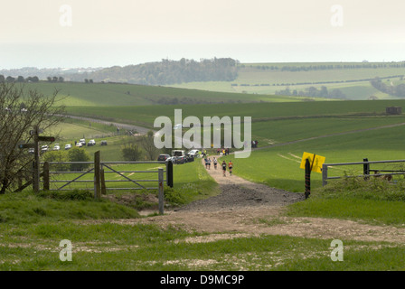 Läufer auf die drei Festungen Herausforderung auf dem Weg zur Chanctonbury Ring in West Sussex. Stockfoto