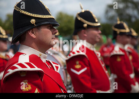 Preston UK, 22. Juni 2013. Die Band der King's Division in den Weeton Barracks auf der Preston Military Show in Fulwood Barracks, Preston, Lancashire. Militärangehörige, Kadetten und Veteranen vertreten die Royal Navy, die Armee und die Royal Air Force aus dem gesamten Nordwesten: Cheshire, Cumbria, Lancashire, Merseyside und Greater Manchester. Die Preston Military Show ist die größte Ausstellung der Streitkräfte im Nordwesten Englands. Stockfoto