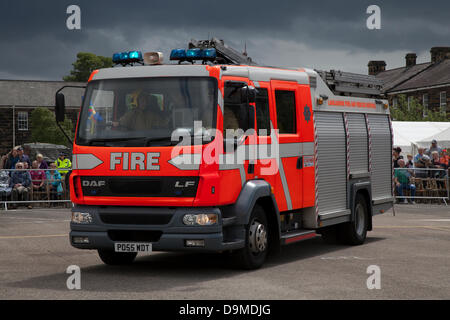 Preston, UK, 22. Juni 2013. DAF LF Lancashire Fire & Rescue Service, Einsatzfahrzeug, Rettung, Feuerwehr, Sicherheit, Motor, red fire truck, Transport, Ausrüstung, Transport, Feuerwehrmann, Gefahr, Abteilung, Service, feuerwehrauto am Preston militärischen Zeigen an Fulwood Kaserne, Preston, Lancashire. Soldaten und Soldatinnen, Kadetten und Veteranen der Royal Navy, der Armee und der Royal Air Force aus der ganzen Nordwesten: Cheshire, Cumbria, Lancashire, Merseyside und Greater Manchester. Das Preston militärischen Show ist die größte Anzeige durch die Streitkräfte im Nordwesten von England. Stockfoto