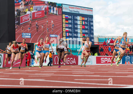 Gateshead, UK. 22. Juni 2013. Die endgültige Baton Änderung in der Frauen 4x100m Rennen bei den Team Europameisterschaften von Gateshead International Stadium. Bildnachweis: Aktion Plus Sport/Alamy Live-Nachrichten Stockfoto