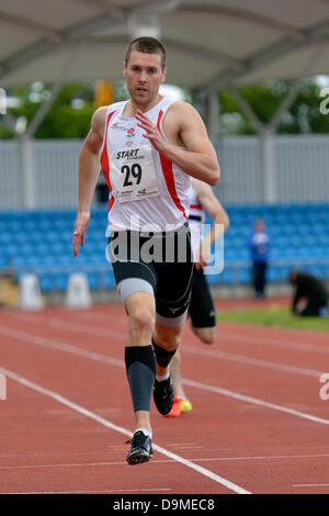 Manchester, UK. 22. Juni 2013. Nördlichen Leichtathletik Meisterschaften Sportcity, Manchester, UK 22. Juni 2013 Tim Burn (29 Stadt Sheffield AC) gewinnt der Senior Men 400 m in 47.72 Credit: John Fryer/Alamy Live News Stockfoto