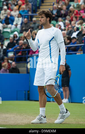 Eastbourne, Großbritannien 22. Juni 2013. Feliciano Lopez aus Spanien feiert sein Finale gegen Gilles Simon von Frankreich. Feliciano Lopez gewann das Spiel 7-6, 6-7, 6-0. Bildnachweis: Mike Französisch/Alamy Live-Nachrichten Stockfoto